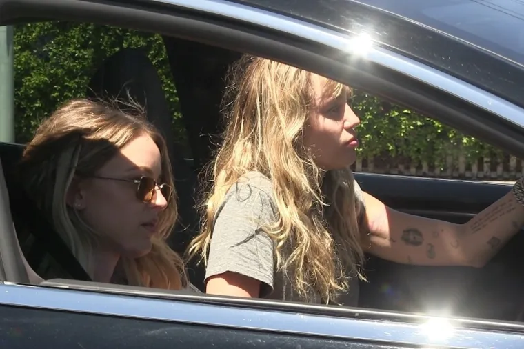 NISU BILE JEDNA ZA DRUGU: Miley Cyrus i Kaitlynn Carter prekinule nakon mjesec dana veze