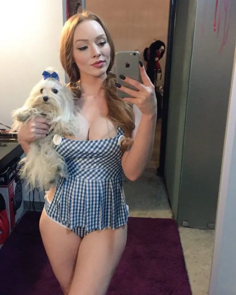 VRUĆE FOTOGRAFIJE FATALNE CRVENOKOSE VRATIT ĆE VAS U PRO&Scaron;LOST: Predivne oči zadnje su &scaron;to ćete primijetiti