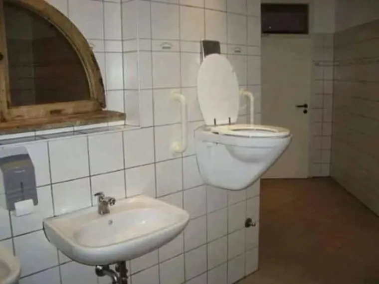 Naravno da postoji Facebook stranica koja sakuplja WC-ove s "prijetećim aurama", jer zašto ne bi postojala?