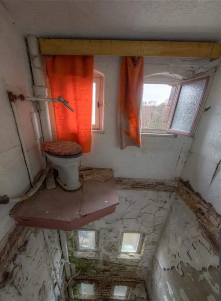 Naravno da postoji Facebook stranica koja sakuplja WC-ove s "prijetećim aurama", jer zašto ne bi postojala?