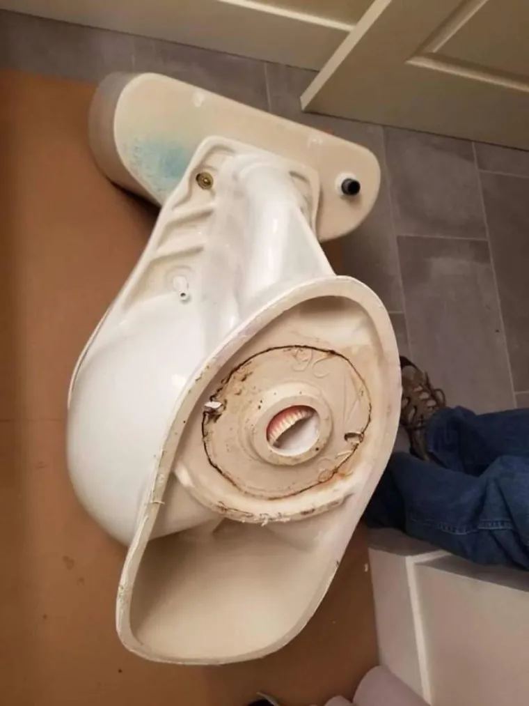 Naravno da postoji Facebook stranica koja sakuplja WC-ove s "prijetećim aurama", jer za&scaron;to ne bi postojala?