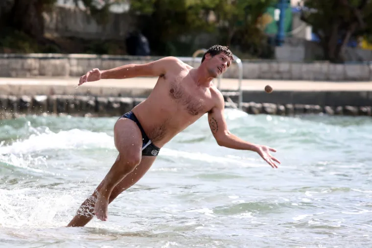 Ki&scaron;a pada, hladno vam je? Onda će vam ove fotke s popularne splitske plaže danas biti nestvarne