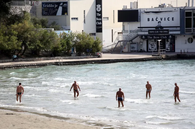 Ki&scaron;a pada, hladno vam je? Onda će vam ove fotke s popularne splitske plaže danas biti nestvarne
