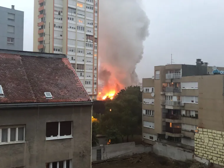 Požar u Zagrebu: Gori kod Zapadnog kolodvora