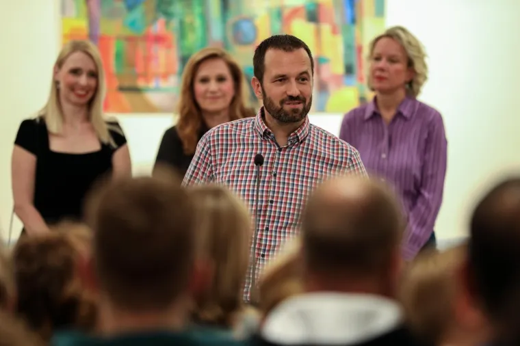 'Kronika hrvatske gluposti' u Mimari: Otvorena izbložba Nika Titanika povodom 25 godina karijere