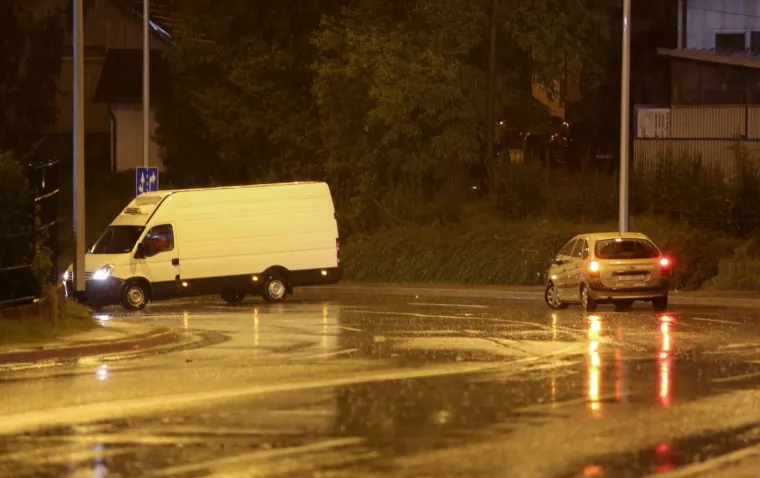 Kataklizma zbog ki&scaron;e u Zagrebu, stotine građana zvalo vatrogasce: Poplavljeni podrumi, stanovi, zatvorene ceste!