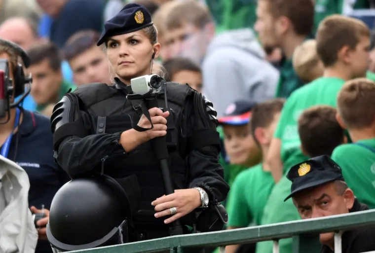 Stadion je bio pun, a osiguranje strogo.