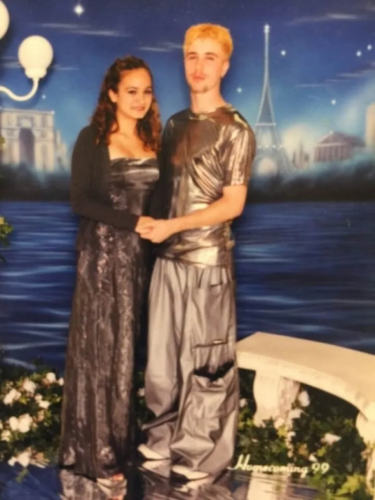 SJEĆATE LI STE KAKO IZGLEDALI NA KRAJU '90-IH? Oni će te&scaron;ko zaboraviti, a za svaki slučaj, tu su i fotografije njihovih modnih opačina