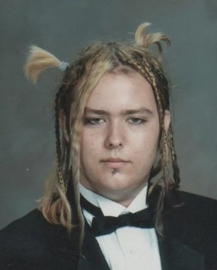 SJEĆATE LI STE KAKO IZGLEDALI NA KRAJU '90-IH? Oni će te&scaron;ko zaboraviti, a za svaki slučaj, tu su i fotografije njihovih modnih opačina