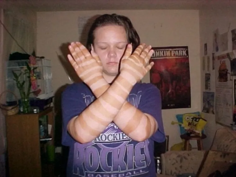 SJEĆATE LI STE KAKO IZGLEDALI NA KRAJU '90-IH? Oni će te&scaron;ko zaboraviti, a za svaki slučaj, tu su i fotografije njihovih modnih opačina