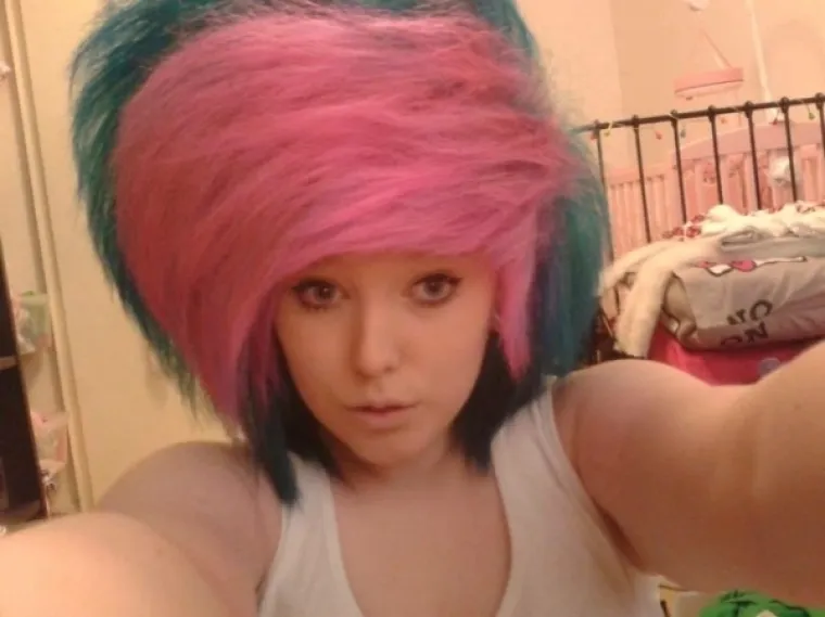 SJEĆATE LI STE KAKO IZGLEDALI NA KRAJU '90-IH? Oni će te&scaron;ko zaboraviti, a za svaki slučaj, tu su i fotografije njihovih modnih opačina