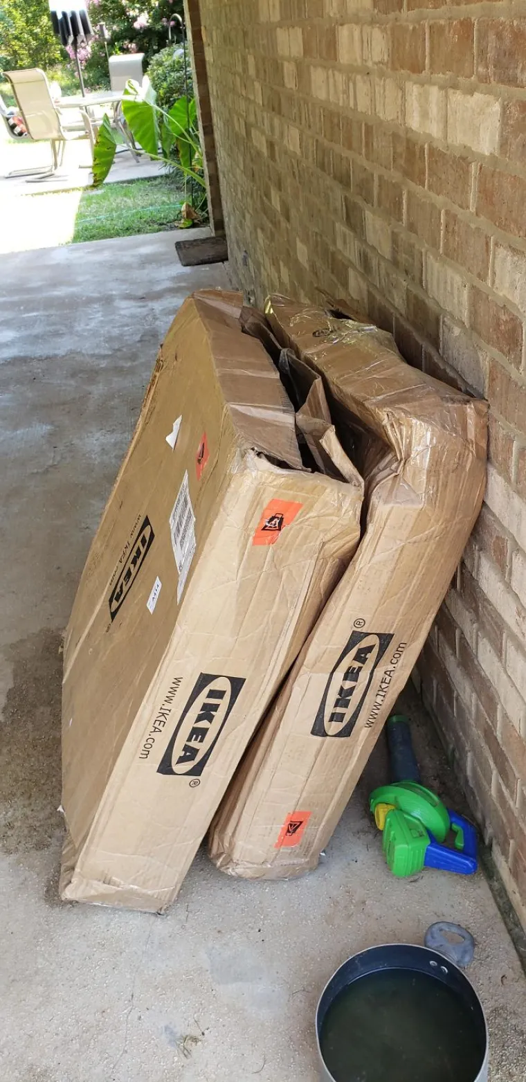 KUPILI STE NE&Scaron;TO PREKO INTERNETA? Pazite da i va&scaron; paket ne zavr&scaron;i ovako 'A lijepo pi&scaron;e ne savijati'