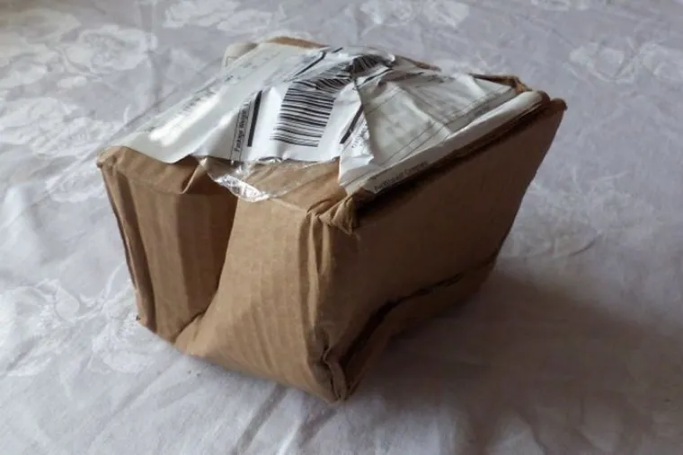 KUPILI STE NE&Scaron;TO PREKO INTERNETA? Pazite da i va&scaron; paket ne zavr&scaron;i ovako 'A lijepo pi&scaron;e ne savijati'