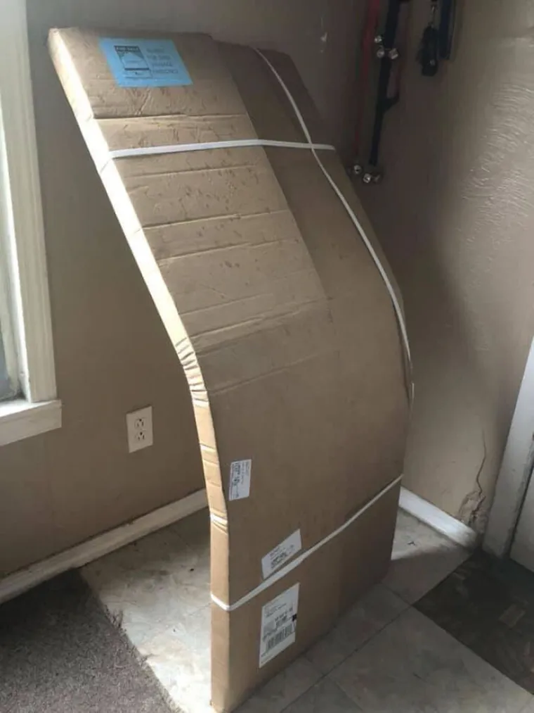 KUPILI STE NE&Scaron;TO PREKO INTERNETA? Pazite da i va&scaron; paket ne zavr&scaron;i ovako 'A lijepo pi&scaron;e ne savijati'