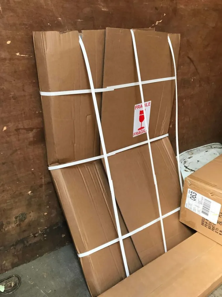 KUPILI STE NE&Scaron;TO PREKO INTERNETA? Pazite da i va&scaron; paket ne zavr&scaron;i ovako 'A lijepo pi&scaron;e ne savijati'