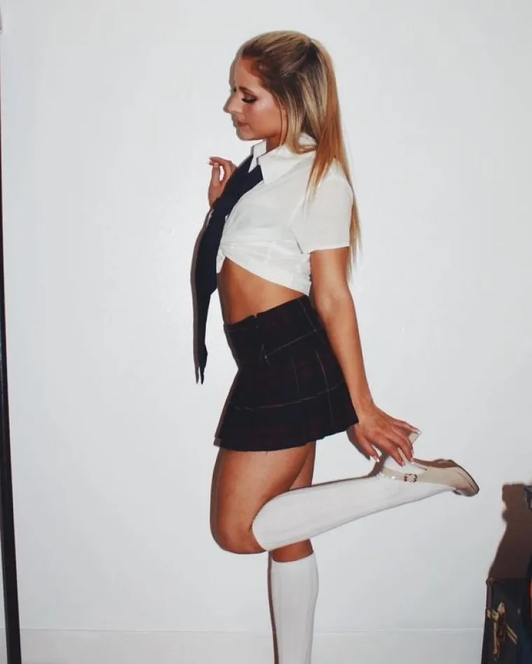 NE VOLE UČITI, ALI JAKO VOLE &Scaron;KOLU: Toliko da paradiraju u &scaron;kolskim uniformama iako su ih davno prerasle