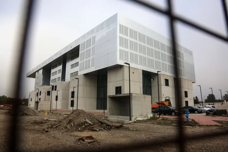 Konačno krenuli radovi na zgradi koja je ko&scaron;tala 100 mil. kn, a treba platiti jo&scaron; 70 mililijuna kn!