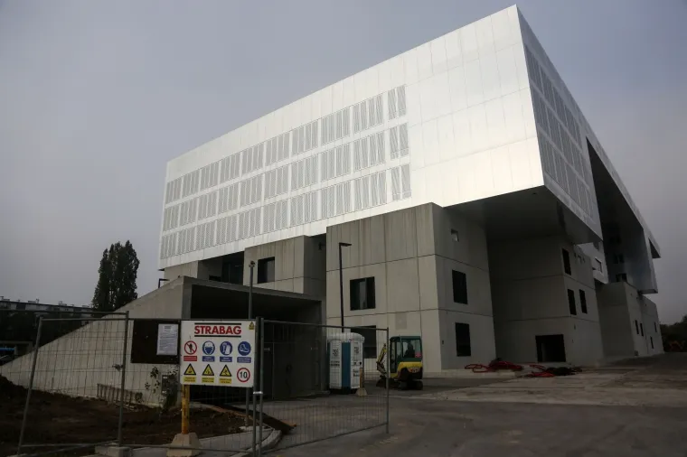 Konačno krenuli radovi na zgradi koja je ko&scaron;tala 100 mil. kn, a treba platiti jo&scaron; 70 mililijuna kn!