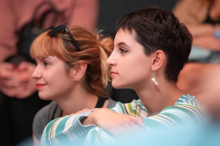 &Scaron;okantno ili...? Skinula se i tražila da je ljube po cijelom tijelu! Publika je rekla - da!