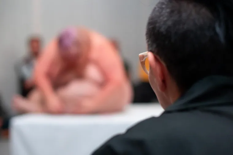 &Scaron;okantno ili...? Skinula se i tražila da je ljube po cijelom tijelu! Publika je rekla - da!