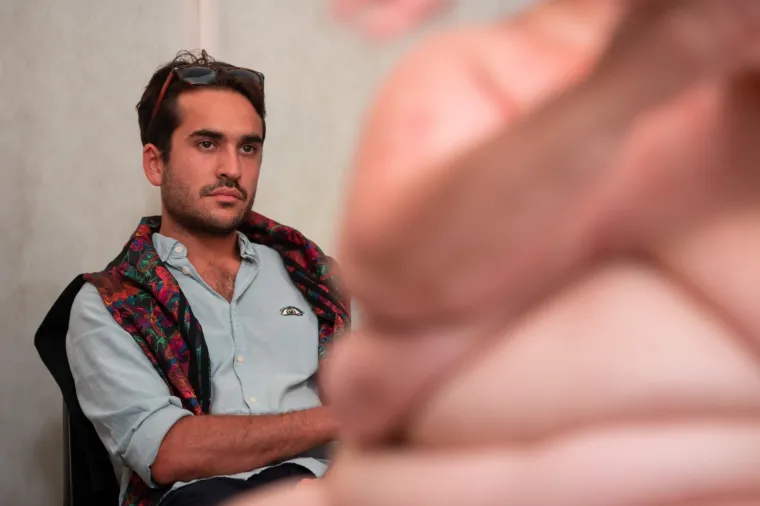 &Scaron;okantno ili...? Skinula se i tražila da je ljube po cijelom tijelu! Publika je rekla - da!