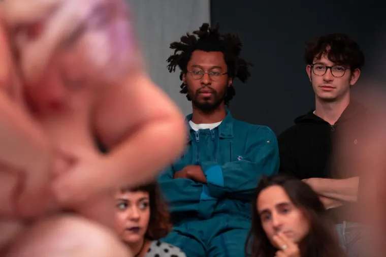 &Scaron;okantno ili...? Skinula se i tražila da je ljube po cijelom tijelu! Publika je rekla - da!