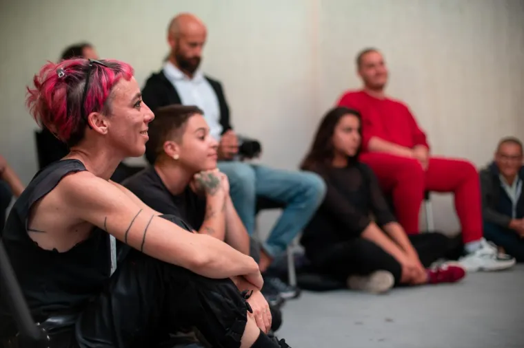 &Scaron;okantno ili...? Skinula se i tražila da je ljube po cijelom tijelu! Publika je rekla - da!