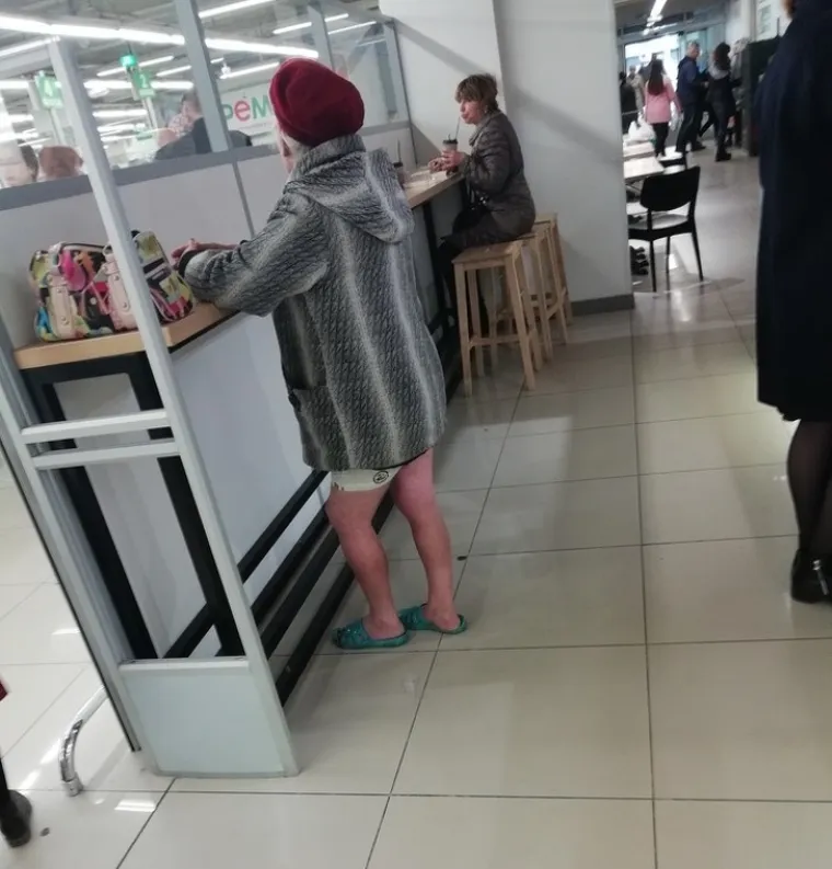 A MISLILI STE DA VI SREĆETE ČUDAKE: Da, ovi su ljudi takvi iza&scaron;li iz kuće i naravno da ih je netko slikao