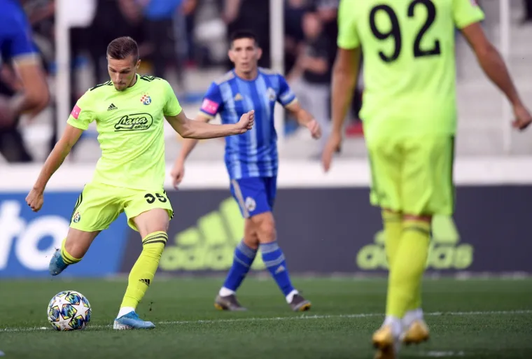 Utakmica je rije&scaron;ena za samo jednu minutu u drugom poluvremenu, u 58. minuti Ademi je osvojio loptu na sredini igrali&scaron;ta i uposlio Olma koji je potom solo-akcijom stigao do prostora za precizan udarac sa 16 metara za 2-0. Već u 59. minuti bilo je 3-0, ovaj put Moro je uzeo loptu na sredini, uslijedila je kombinacija s Olmom i Kadziorom koju je golom s dva metra okrunio Or&scaron;ić. Konačnih 4-0 postavio je Gavranović u 74. minuti. Photo: Josip Regovic/PIXSELL