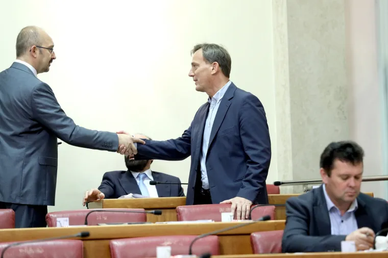 OVAKO SE PETKOM DOLAZI NA POSAO U SABOR: Poku&scaron;ajte prebrojiti zastupnike, neće vam dugo trebati