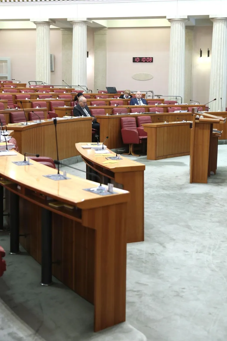 OVAKO SE PETKOM DOLAZI NA POSAO U SABOR: Poku&scaron;ajte prebrojiti zastupnike, neće vam dugo trebati