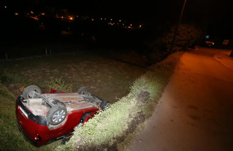 Noćna tragedija u Splitu: Automobil sletio s kolnika, jedna osoba preminula