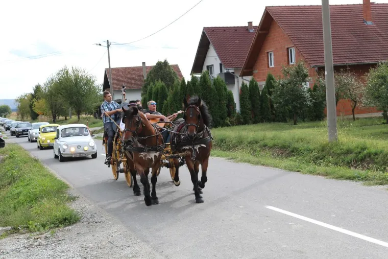 Vjenčanje u Požegi kao da je pro&scaron;lo kroz vremeplov: Ovako ne&scaron;to vi&scaron;e se ne viđa!