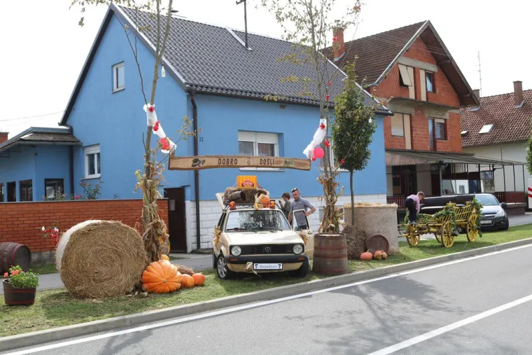 Vjenčanje u Požegi kao da je pro&scaron;lo kroz vremeplov: Ovako ne&scaron;to vi&scaron;e se ne viđa!