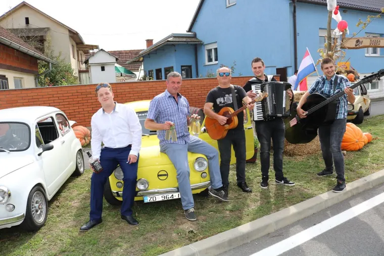 Vjenčanje u Požegi kao da je pro&scaron;lo kroz vremeplov: Ovako ne&scaron;to vi&scaron;e se ne viđa!