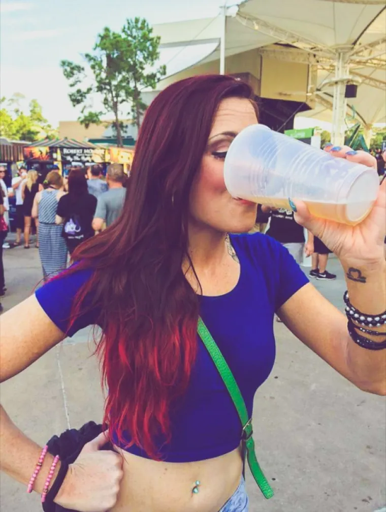 VIKEND TEK POČEO, A ONE SE VEĆ RAZULARILE: Kužimo za&scaron;to piju, ali za&scaron;to to rade gole manje nam je jasno