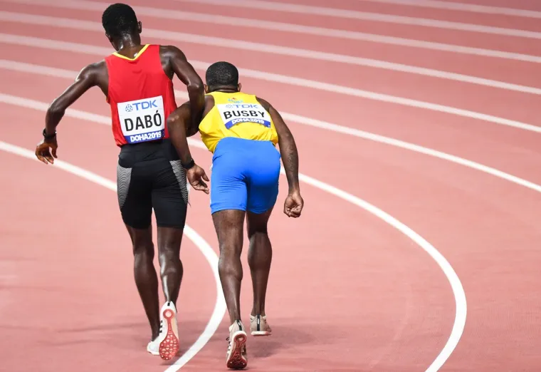 FOTOGRAFIJE NEVIĐENOG SPORTSKOG POTEZA OBI&Scaron;LE SU SVIJET: Atletičar iz Gvineje Bisao može svima biti uzor