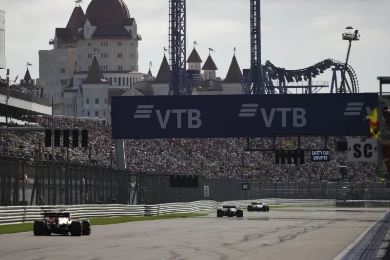 Lewis Hamilton potvrdio dominaciju slavljem u Rusiji: Odmah iza njega ciljem pro&scaron;ao Valtteri Bottas