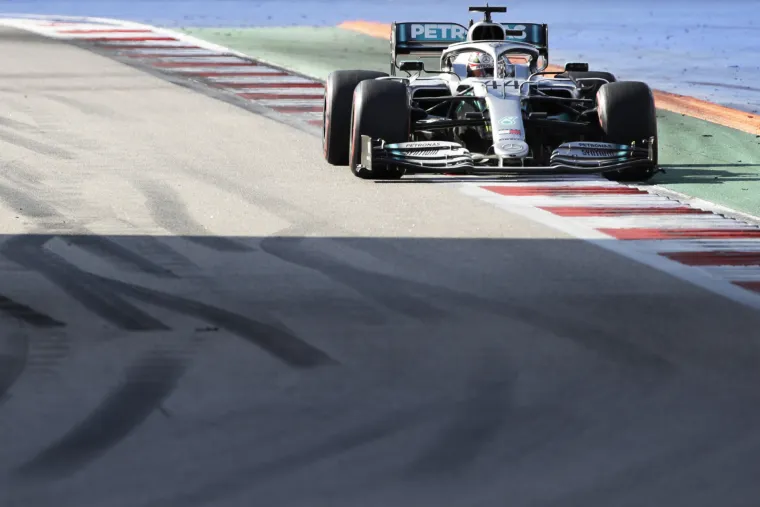 Lewis Hamilton potvrdio dominaciju slavljem u Rusiji: Odmah iza njega ciljem pro&scaron;ao Valtteri Bottas