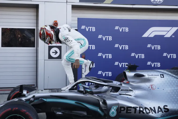 Lewis Hamilton potvrdio dominaciju slavljem u Rusiji: Odmah iza njega ciljem pro&scaron;ao Valtteri Bottas