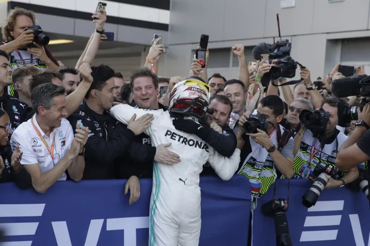 Lewis Hamilton potvrdio dominaciju slavljem u Rusiji: Odmah iza njega ciljem pro&scaron;ao Valtteri Bottas