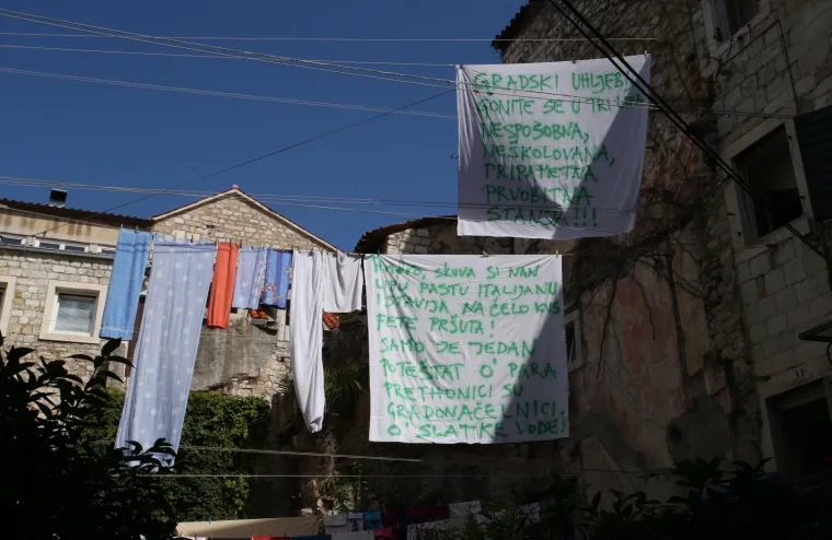 Splićani izvjesili tiramole s porukama gradonačelniku