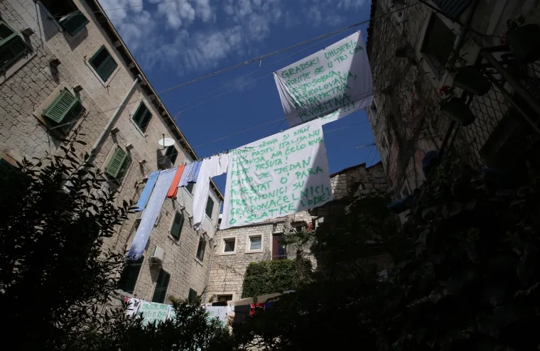 Splićani izvjesili tiramole s porukama gradonačelniku