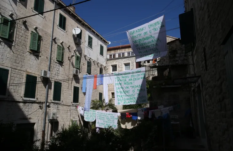 Splićani izvjesili tiramole s porukama gradonačelniku