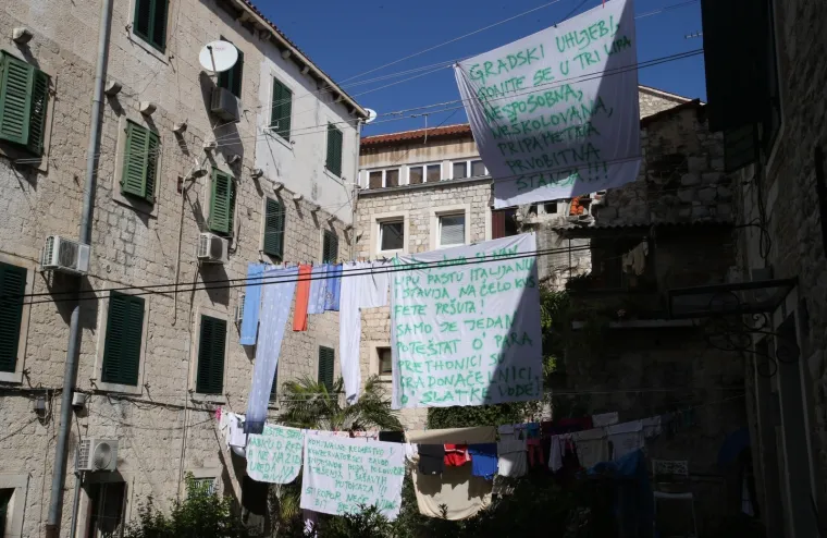 Splićani izvjesili tiramole s porukama gradonačelniku