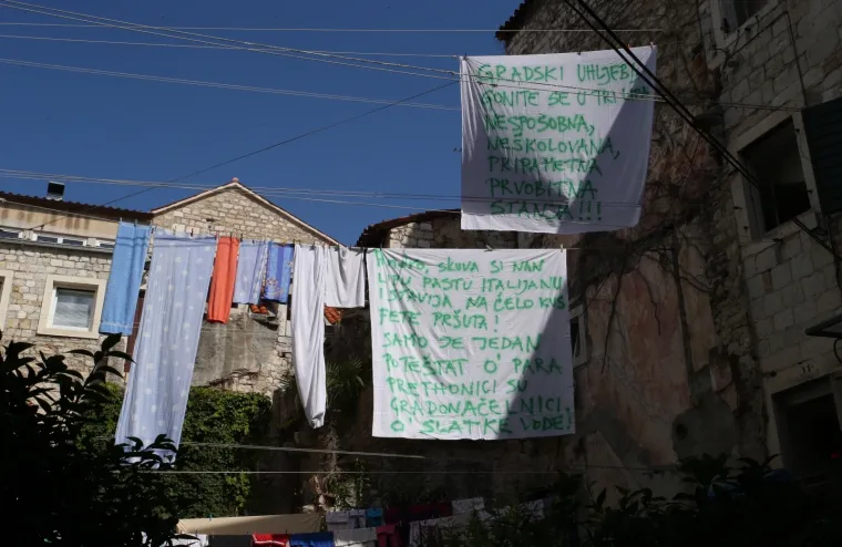 Splićani izvjesili tiramole s porukama gradonačelniku