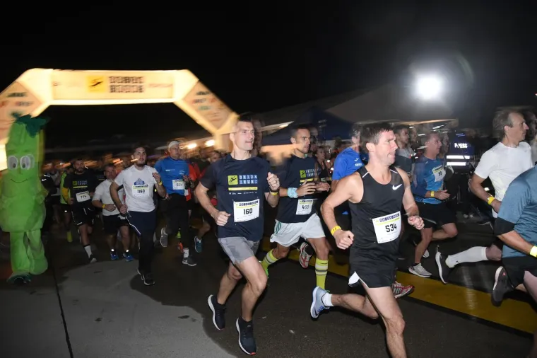 Velika fotogalerija: 1.200 trkača trčalo po pisti Zračne luke Franjo Tuđman u utrci 00:24