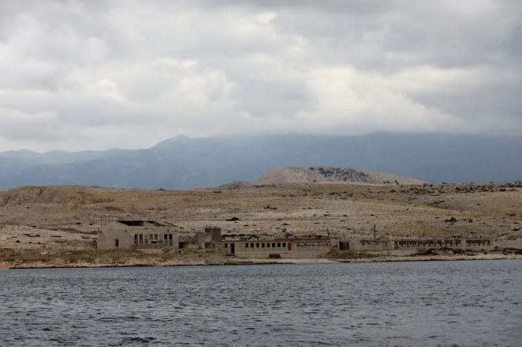 Goli otok sad posjećuju samo radoznali turisti i poneko izaslanstvo koje komemoriraju stradale političke zatvorenike