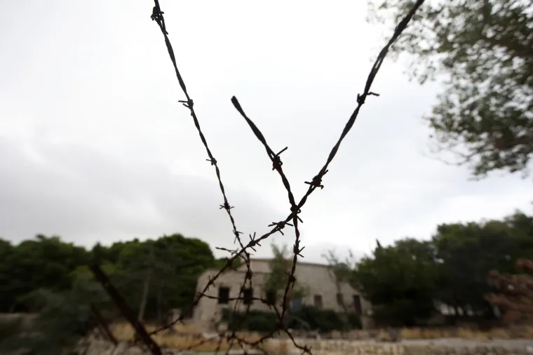 Goli otok sad posjećuju samo radoznali turisti i poneko izaslanstvo koje komemoriraju stradale političke zatvorenike