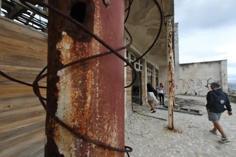 Goli otok sad posjećuju samo radoznali turisti i poneko izaslanstvo koje komemoriraju stradale političke zatvorenike